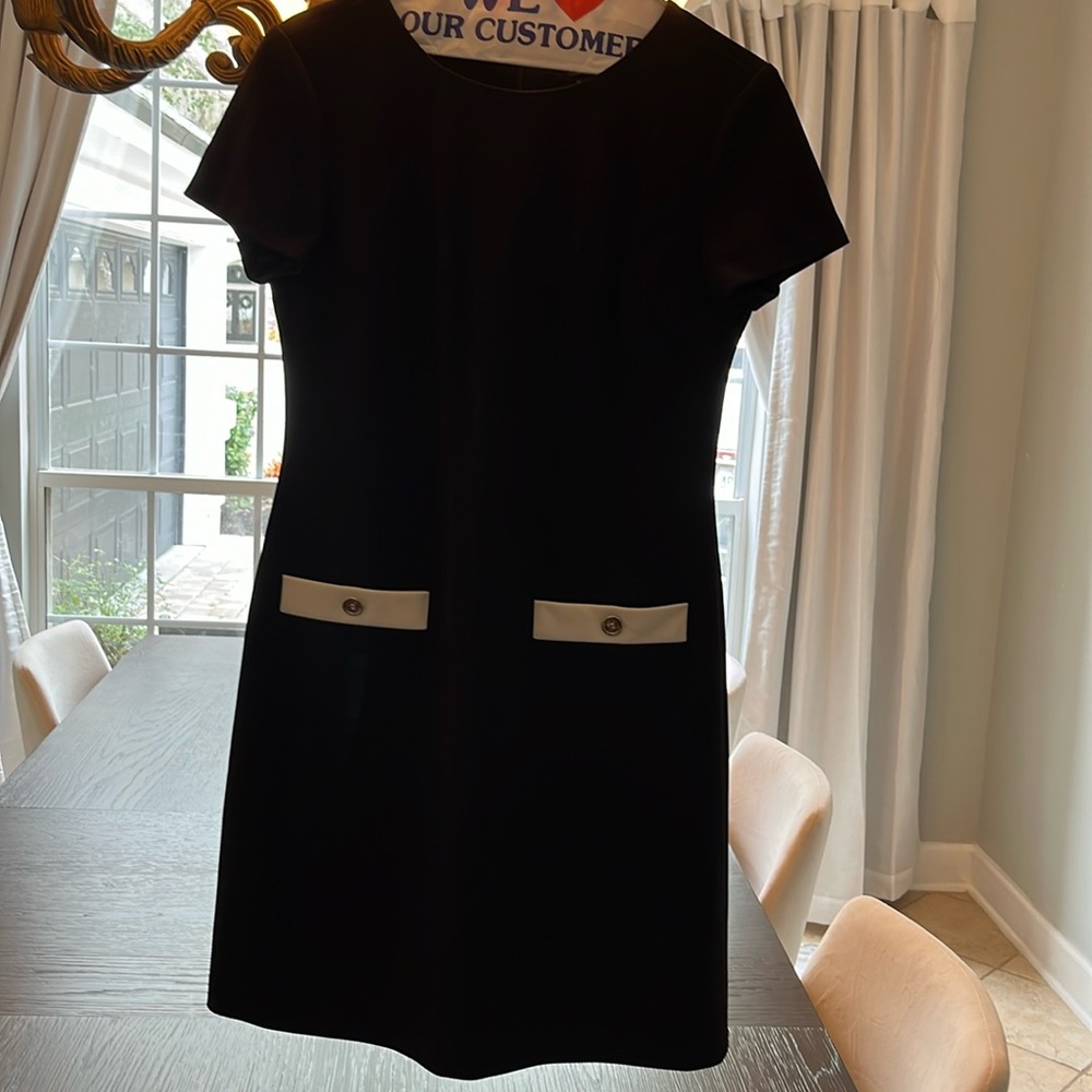 Tommy Hilfiger short sleeve dress size 6.